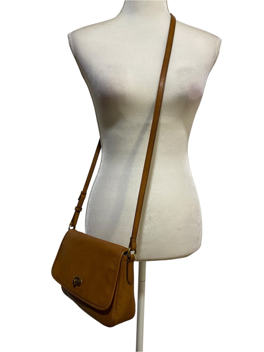 margot Tan Leather Crossbody with Turn-Lock Detail - Picture 3 of 15